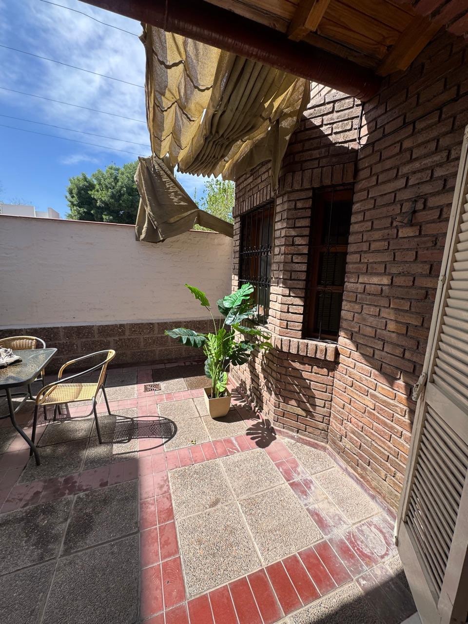 Casa en venta c/ cochera en 4.ª Sección Área Fundacional - foto 3