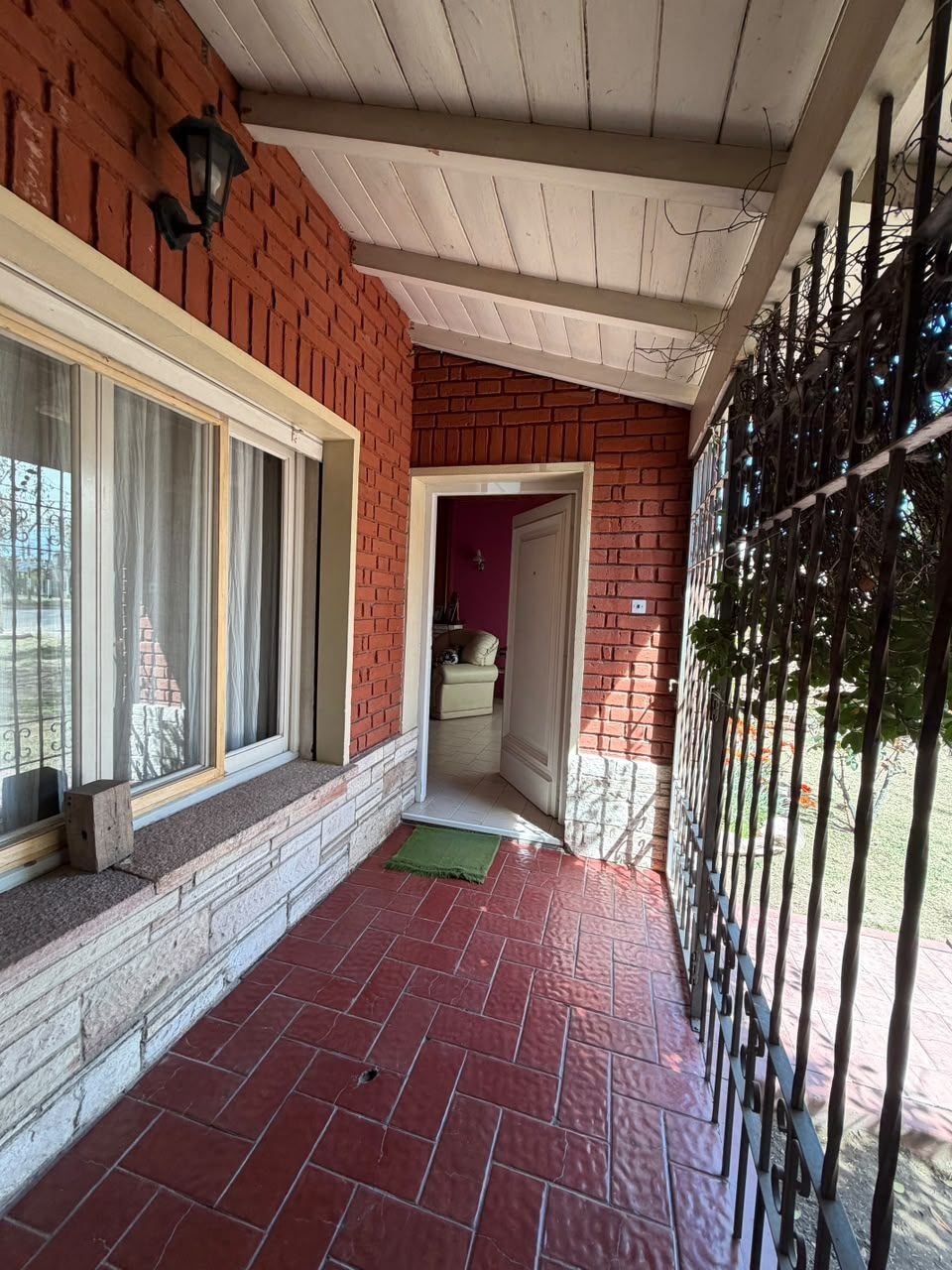 Casa en venta c/ cochera en San Rafael - foto 3