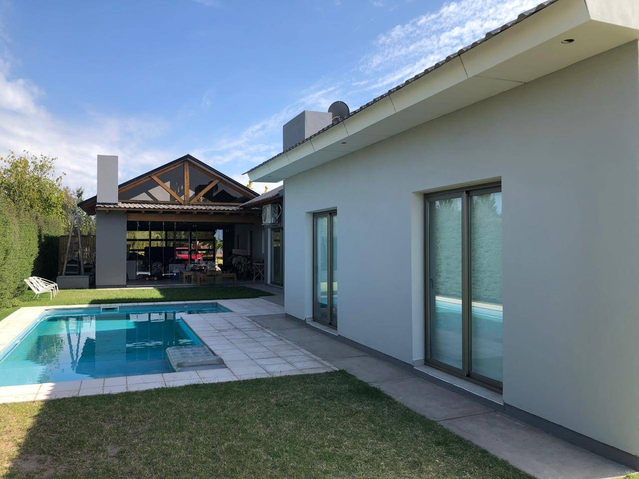 Casa en venta c/ cochera en San Rafael - foto 2