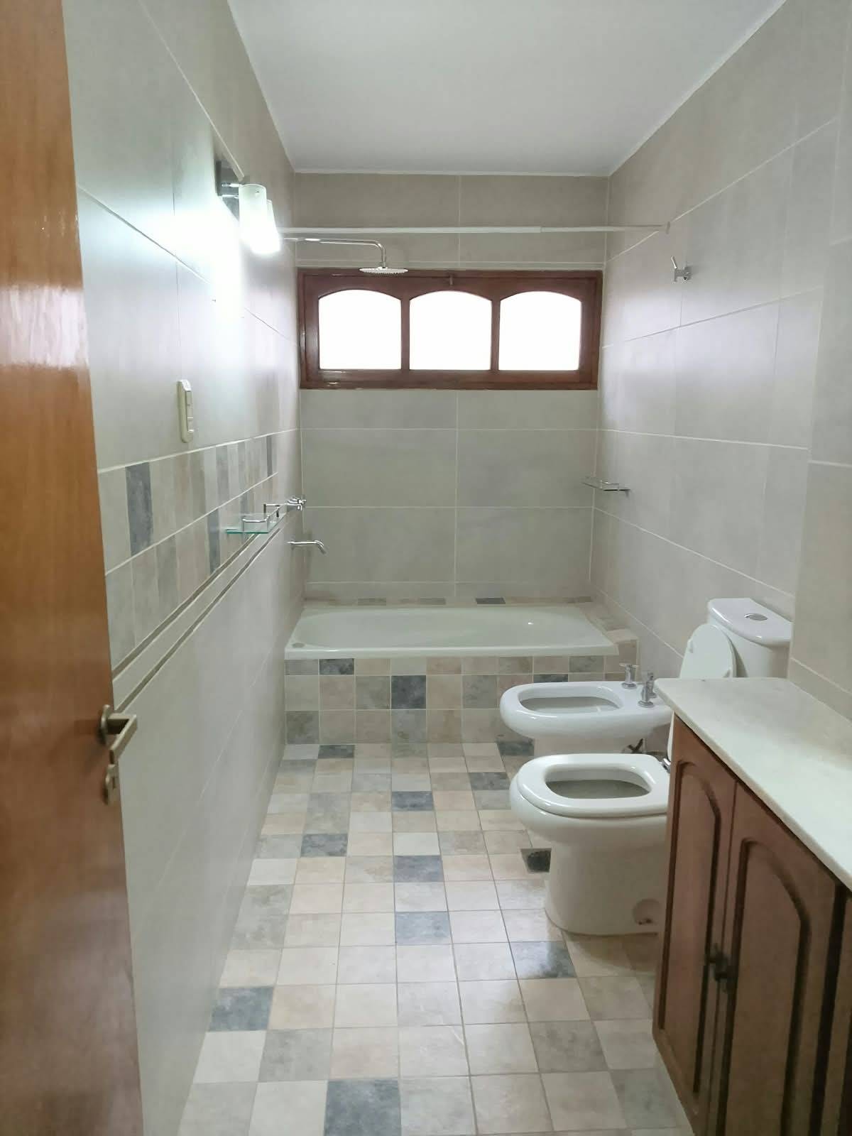 VENTA Casa Céntrica 4 habitaciones 3 baños y cochera en San Rafael - foto 5