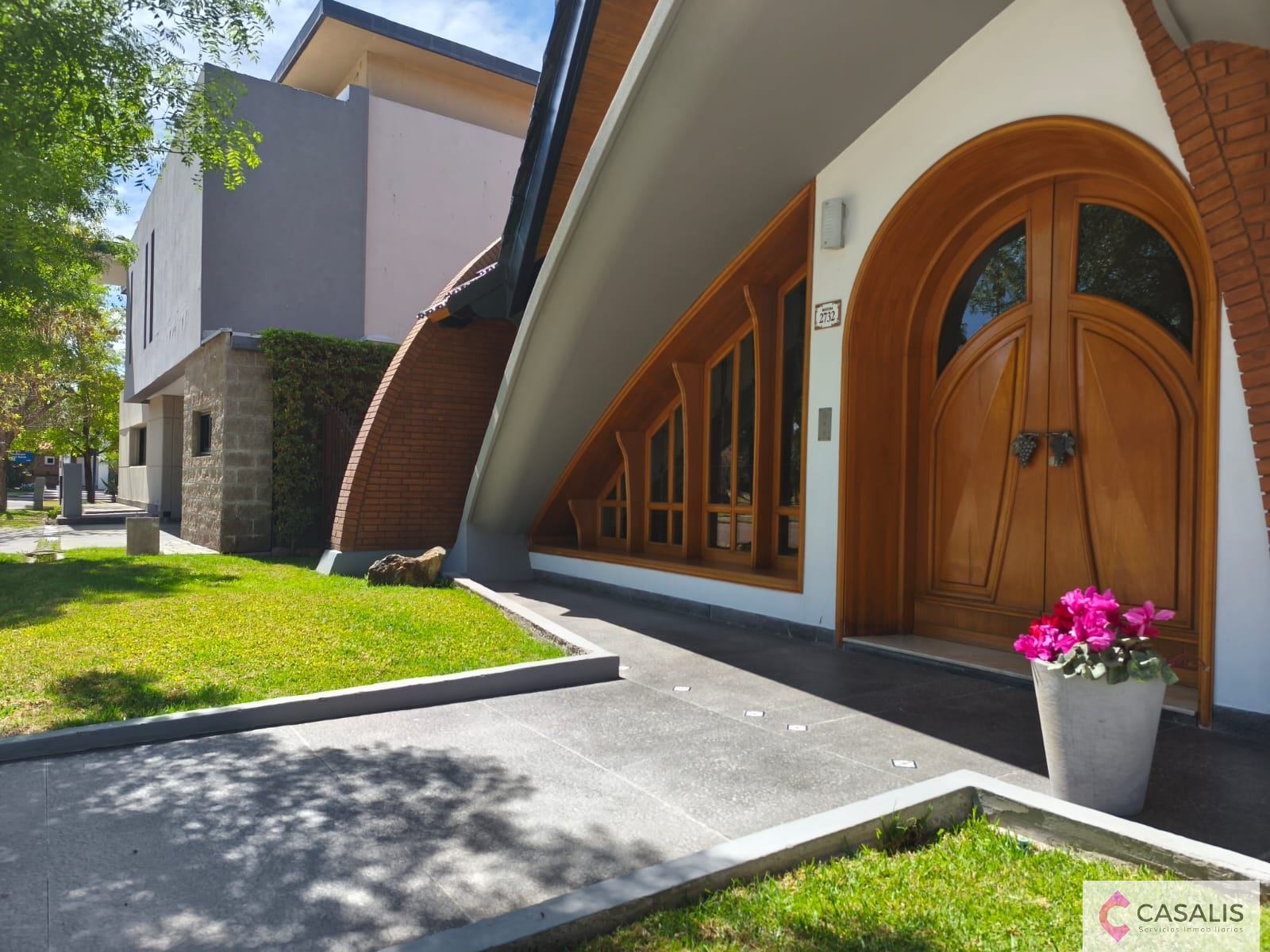 Casa en venta c/ cochera en Godoy Cruz - foto 1