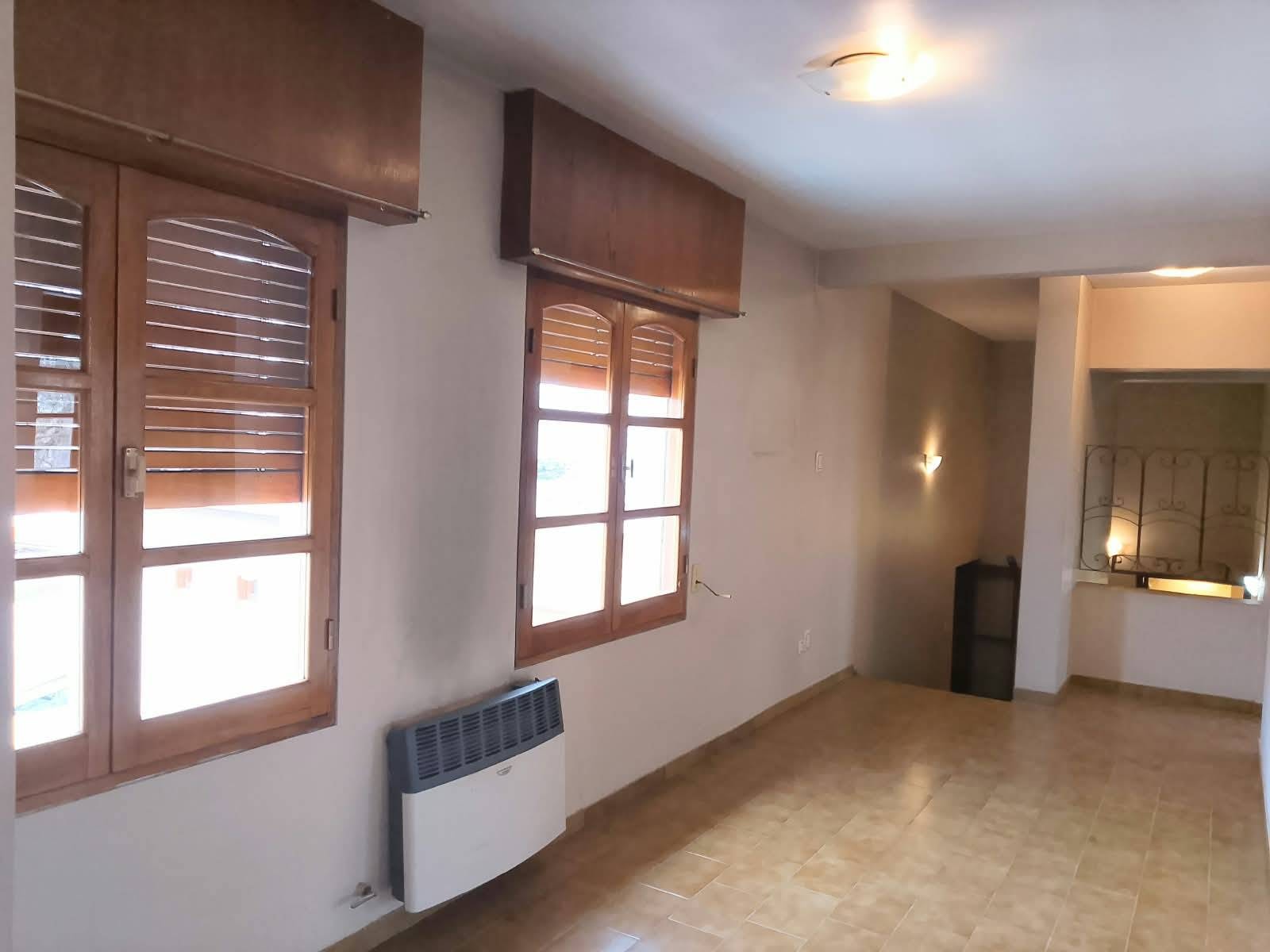 VENTA Casa Céntrica 4 habitaciones 3 baños y cochera en San Rafael - foto 2