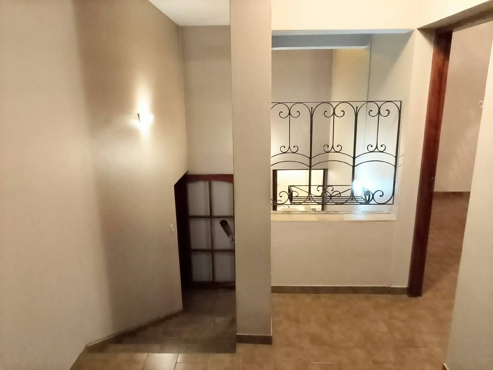 VENTA Casa Céntrica 4 habitaciones 3 baños y cochera en San Rafael - foto 4