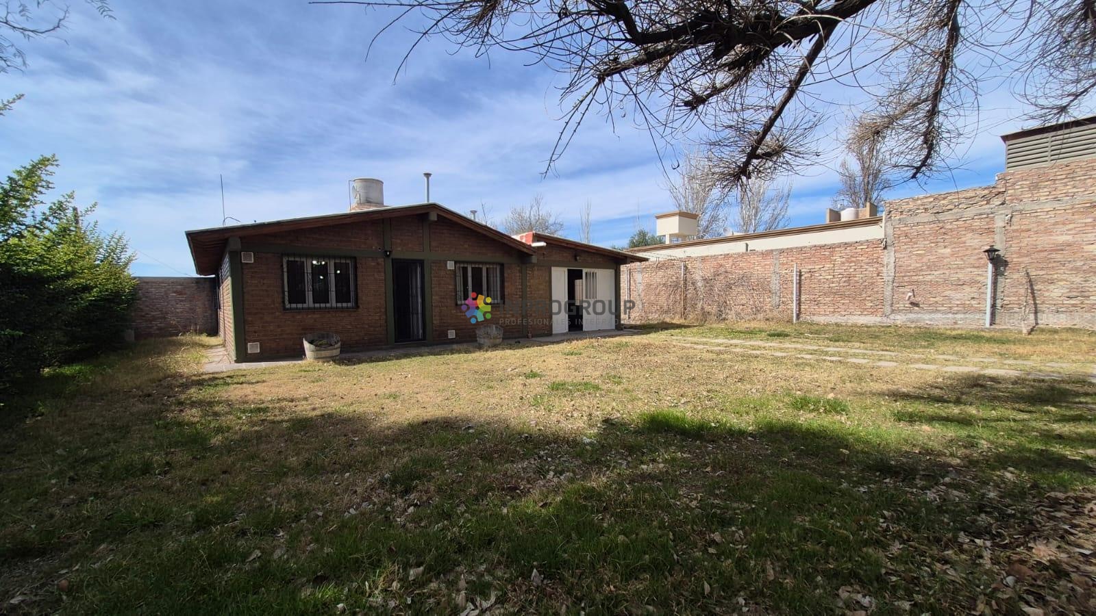 Casa en venta c/ cochera en Mayor Drummond - foto 1