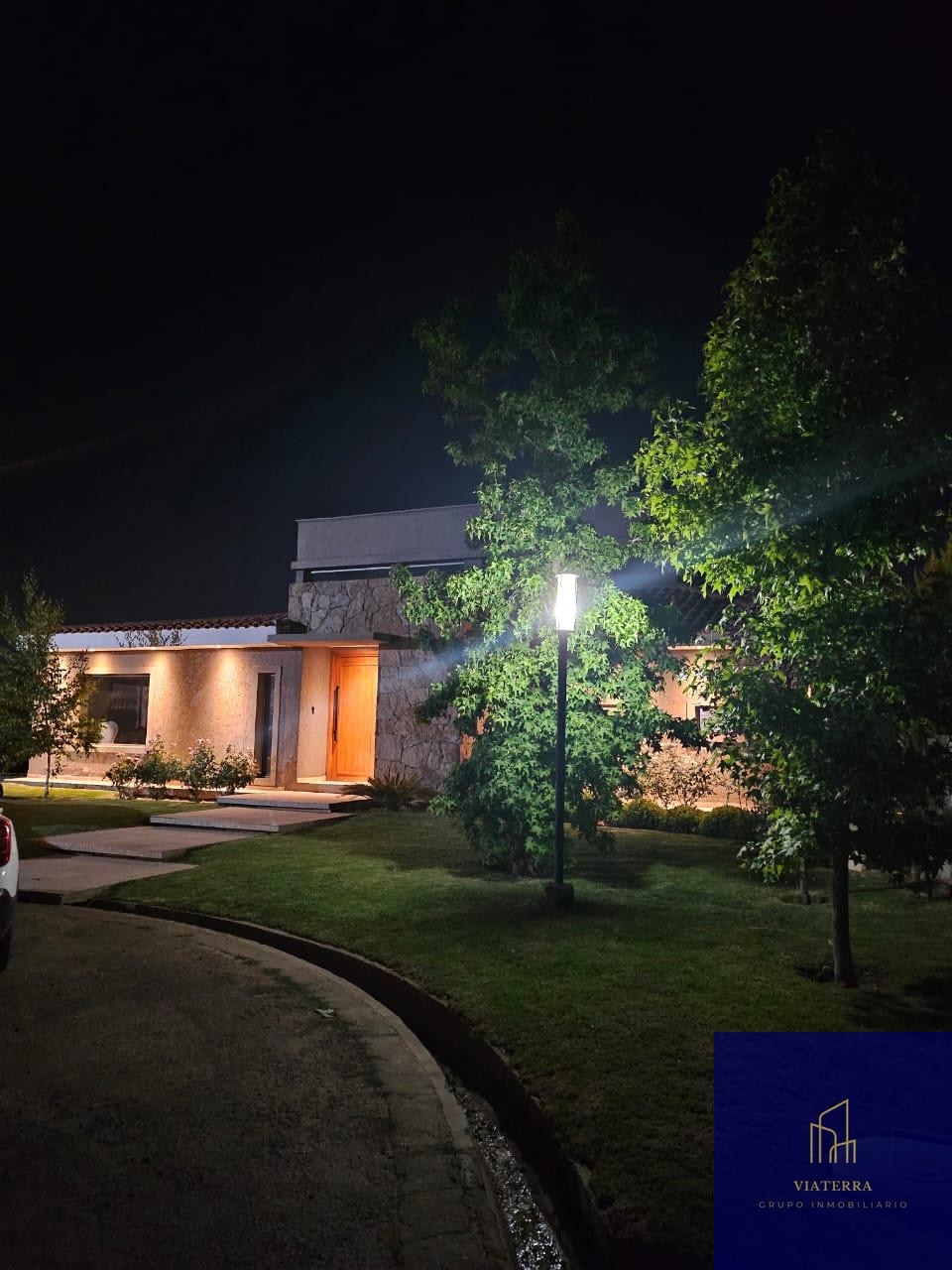Casa en venta c/ cochera en Carrodilla - foto 4