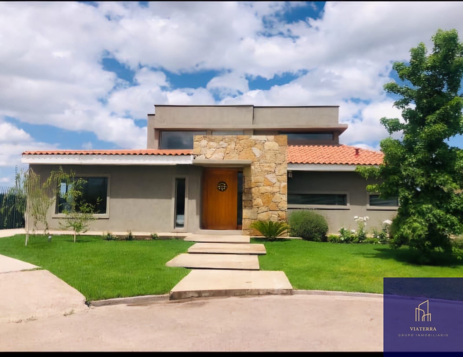 Casa en venta c/ cochera en Carrodilla - foto 3