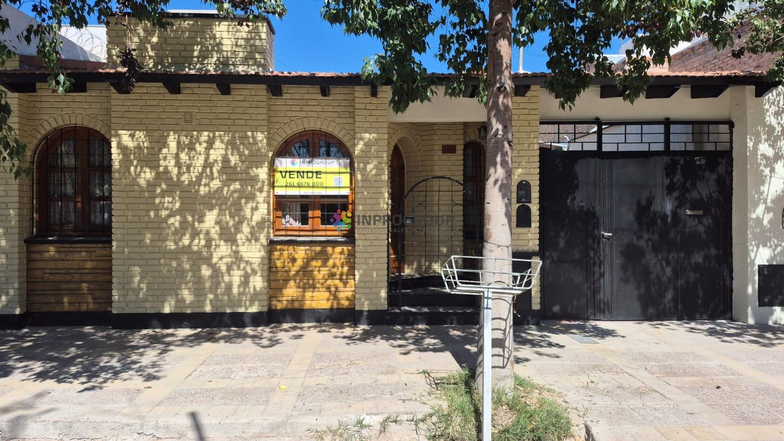 Casa en venta c/ cochera en Godoy Cruz - foto 1
