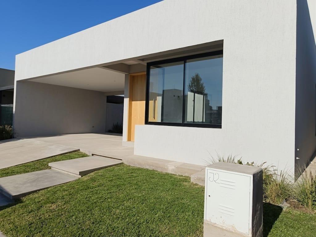 Casa en venta c/ cochera en Rodeo de la Cruz - foto 2