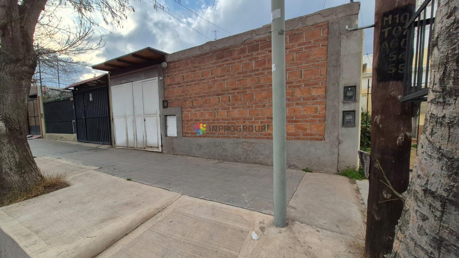 Casa en venta c/ cochera en Godoy Cruz - foto 1