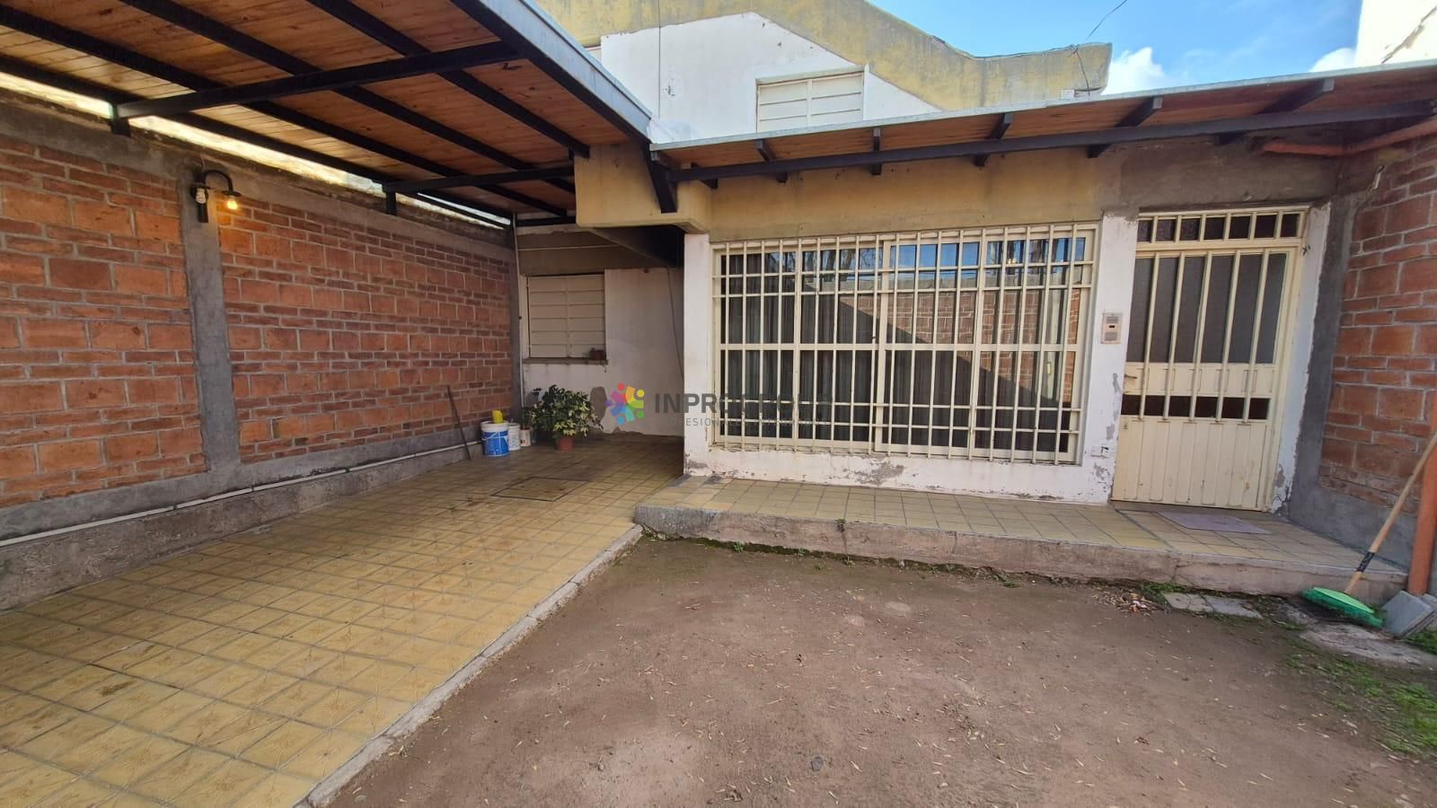 Casa en venta c/ cochera en Godoy Cruz - foto 2