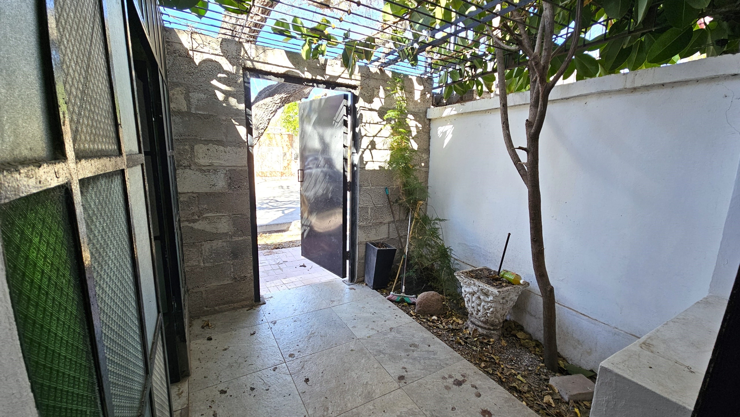 Casa en 1 Planta Capital | 4 Dormitorios, Piscina y Cochera Doble - foto 2