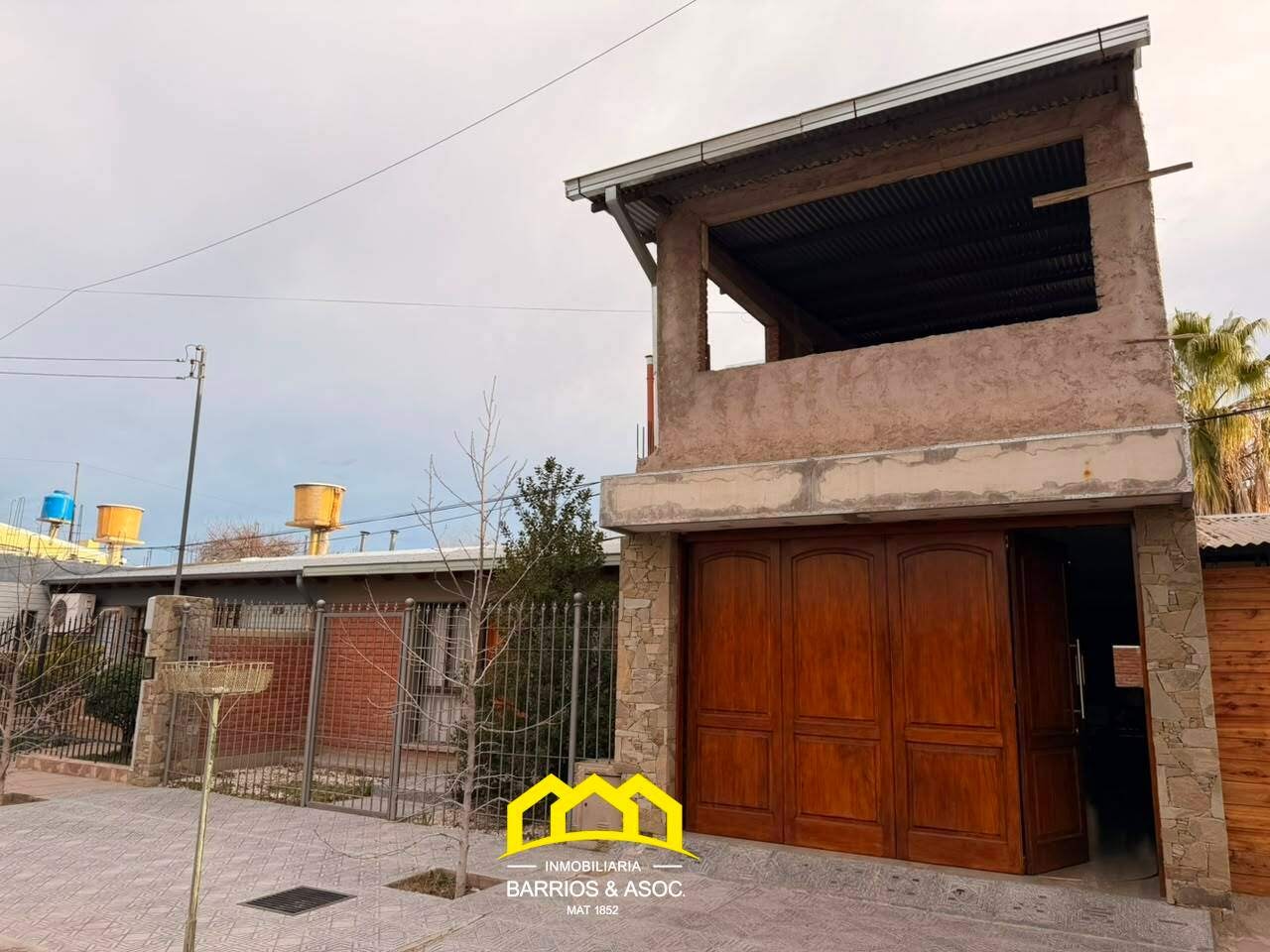 Casa Refaccionada en Barrio Isrros - foto 2