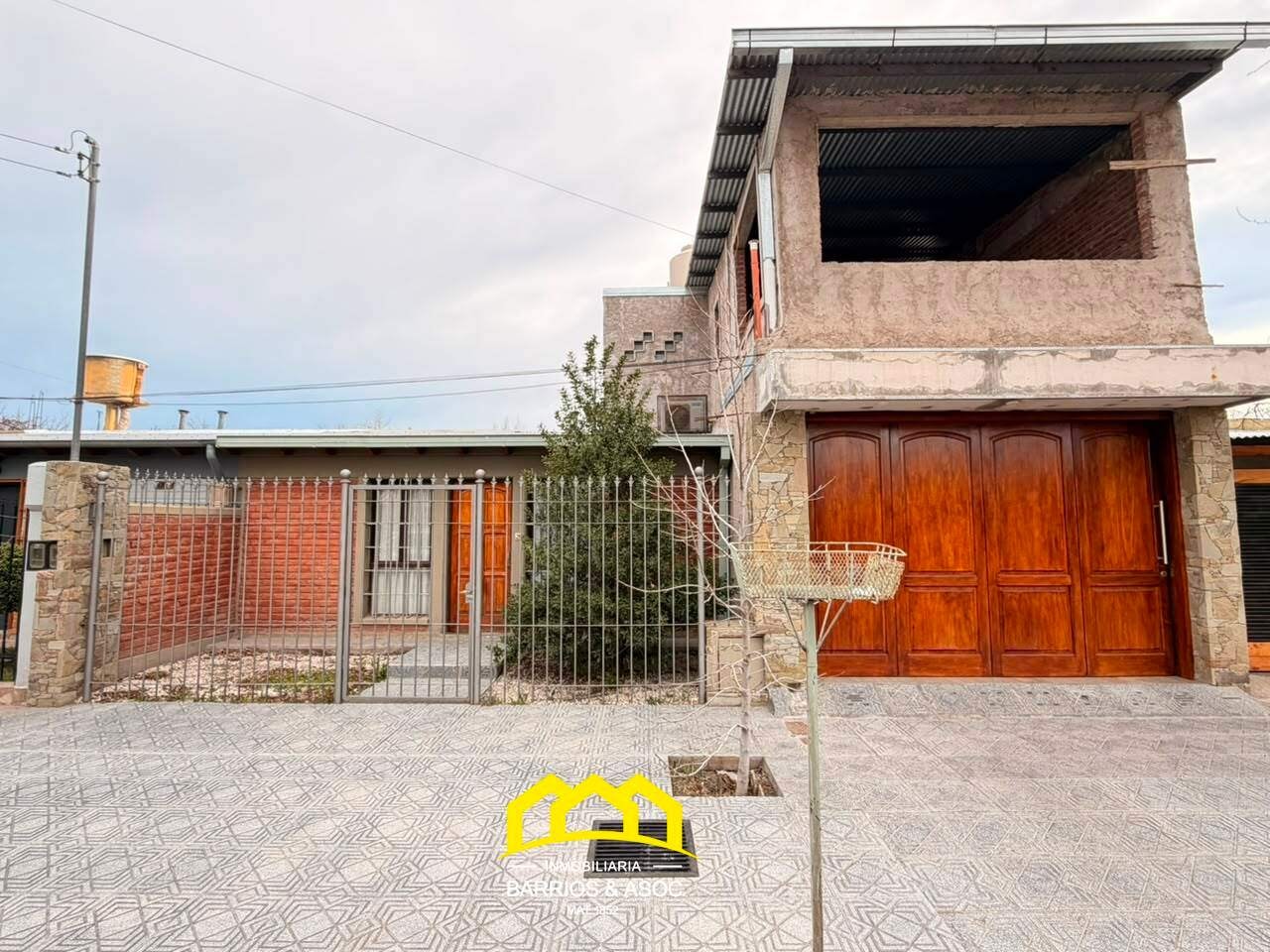 Casa Refaccionada en Barrio Isrros - foto 1