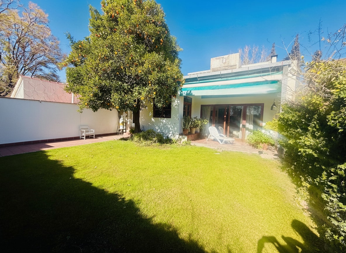 Casa 3 dormitorios con dependencia · 279 m² cubiertos · Apto crédito - foto 2
