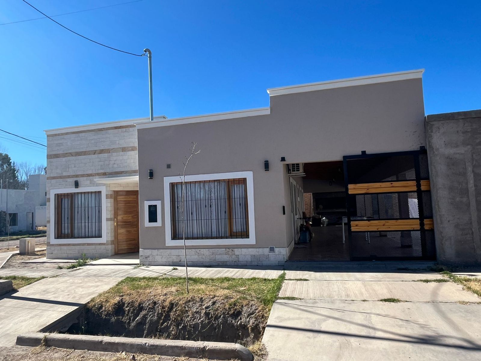 Casa en venta c/ cochera en San Rafael - foto 3