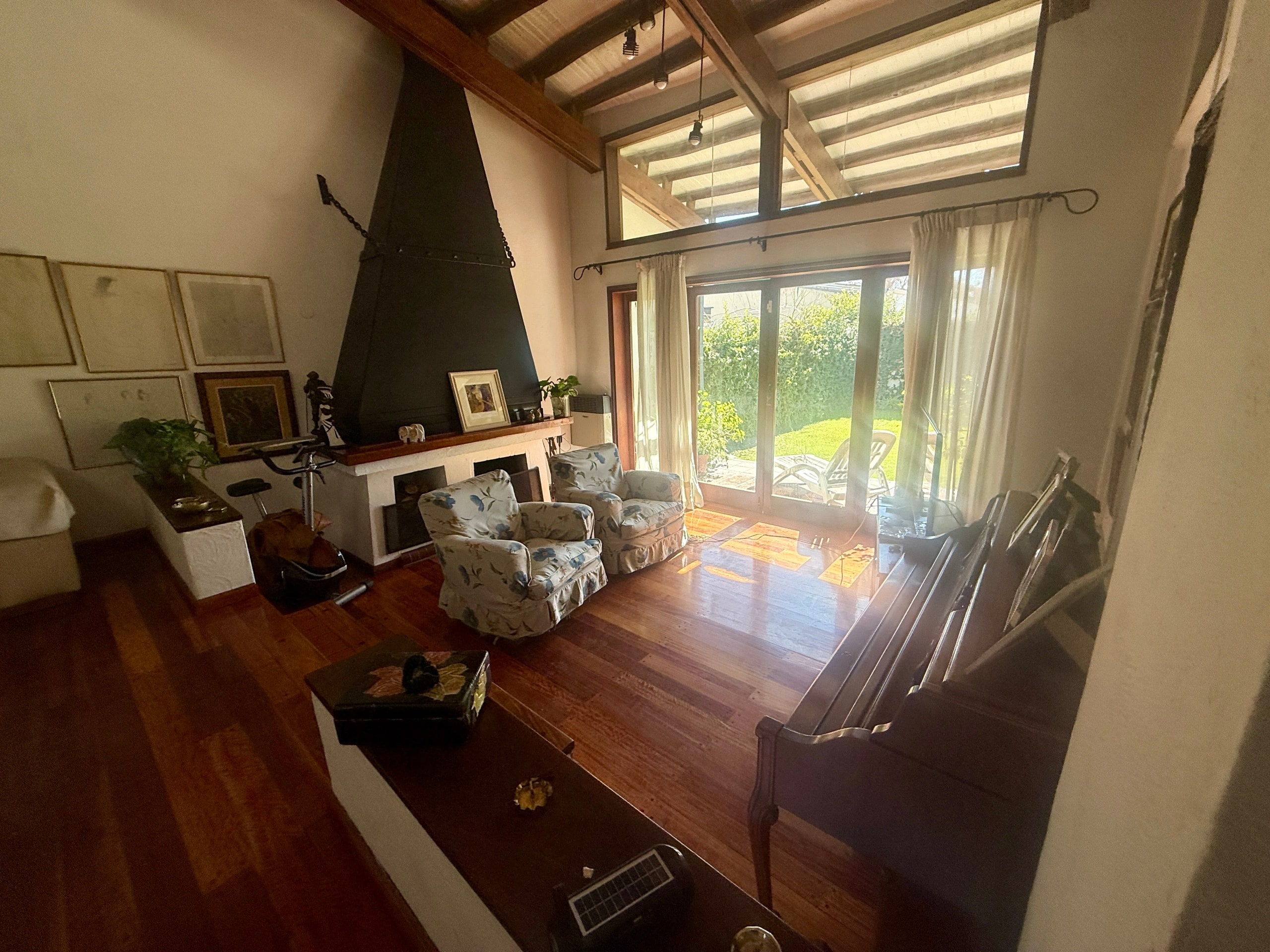 Casa 3 dormitorios con dependencia · 279 m² cubiertos · Apto crédito - foto 3